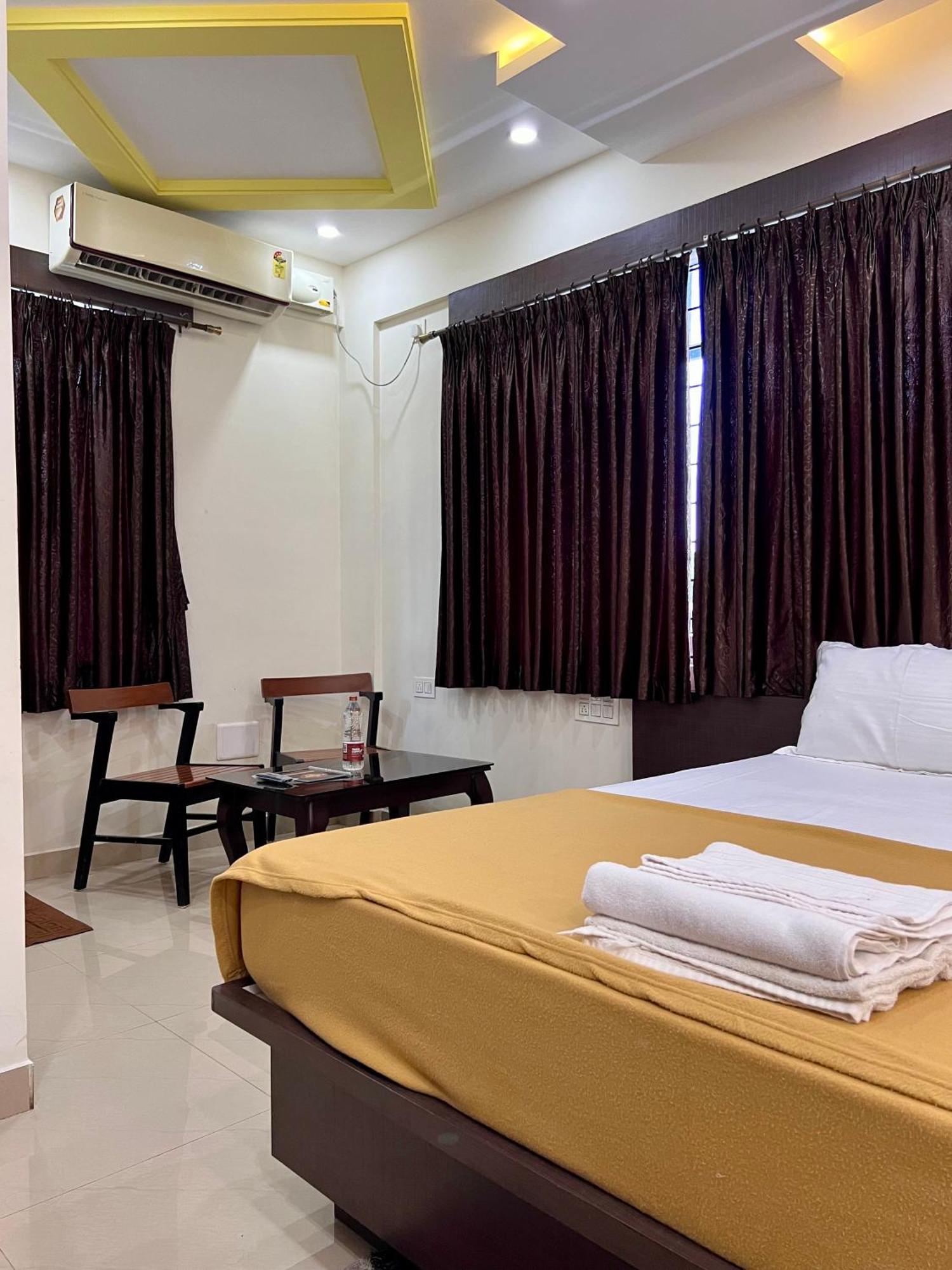 Ratna Sagar Hotell Manipal Exteriör bild